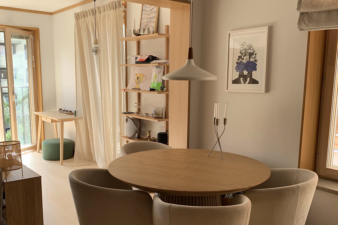 Ljus matplats i ett hem som städas regelbundet